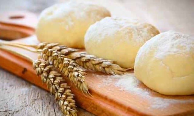طريقة عمل عجينة العشر دقائق