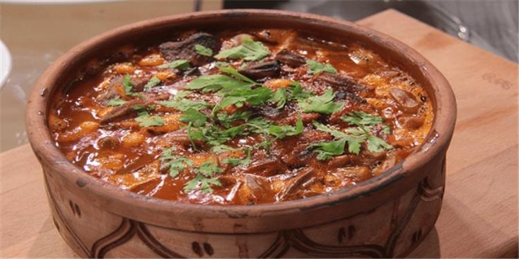 طاجن البامية باللحم تقديمه و3 طرق التحضير