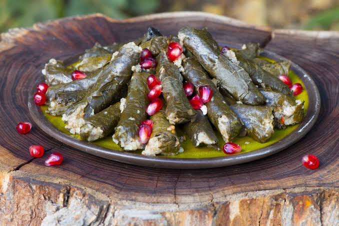 طريقة عمل المحشي ورق العنب بدبس الرمان