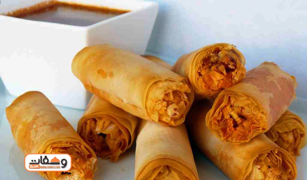 طرق عمل سمبوسه الرول مع صلصة البشاميل