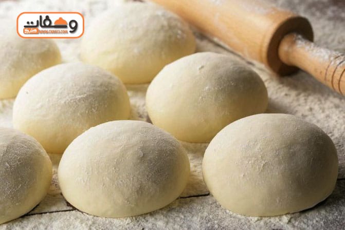 عجينة البيتزا باللبن